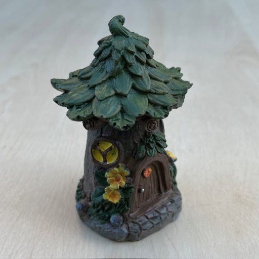 Tündér házikó levéltetővel