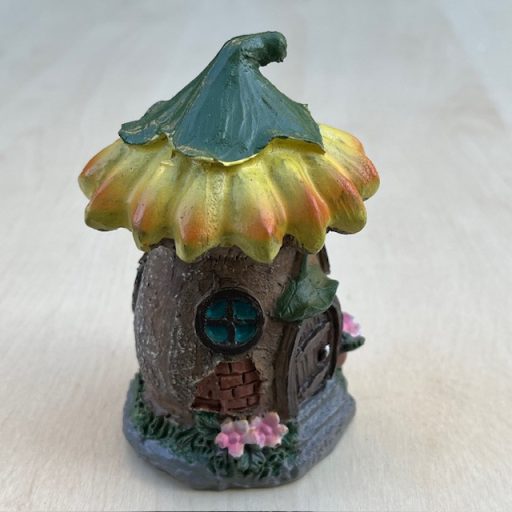 Tündér házikó sárga sziromtetővel