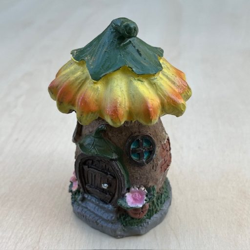 Tündér házikó sárga sziromtetővel