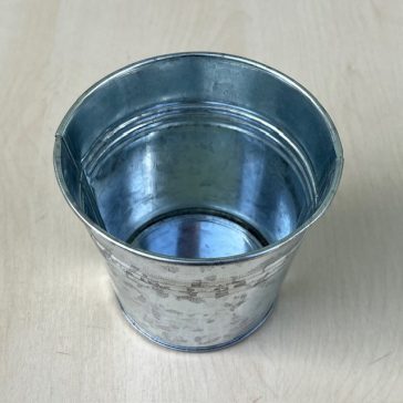 Szívmintás cink kaspó